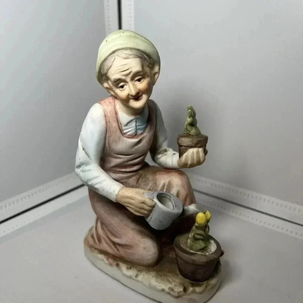 Old Lady Gardening Figurine Vintage 1970s Flower Figurine Garden ARDCO (D10)